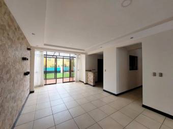 Se vende casa con patio en condominio de Montes de oca 25-1242 Se vende casa con patio en condominio de Montes de oca 25-1242