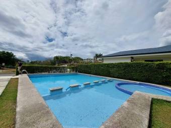 Se vende lote plano de 823m2 en condominio de Coyol Alajuela 25-1492