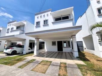 Se vende espaciosa casa con patio en Guácima Alajuela 25-1589 Se vende espaciosa casa con patio en Guácima Alajuela 25-1589