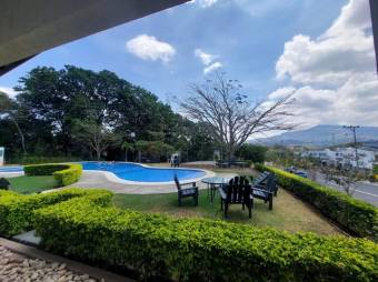 Se vende espaciosa casa con patio en Guácima Alajuela 25-1589 Se vende espaciosa casa con patio en Guácima Alajuela 25-1589