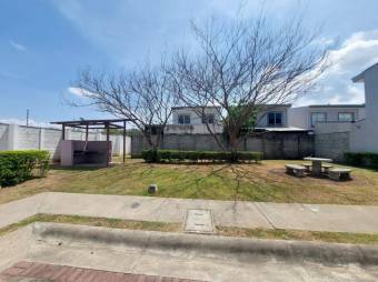 Se vende espaciosa casa con patio en Guácima Alajuela 25-1589 Se vende espaciosa casa con patio en Guácima Alajuela 25-1589