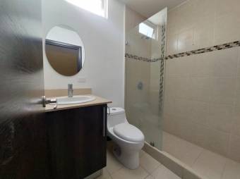 Se vende espaciosa casa con patio en Guácima Alajuela 25-1589 Se vende espaciosa casa con patio en Guácima Alajuela 25-1589