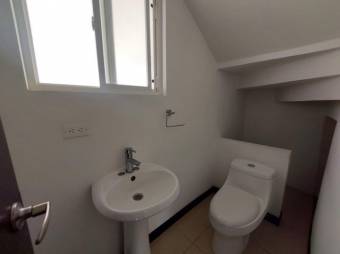 Se vende espaciosa casa con patio en Guácima Alajuela 25-1589 Se vende espaciosa casa con patio en Guácima Alajuela 25-1589