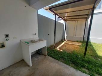 Se vende espaciosa casa con patio en Guácima Alajuela 25-1589 Se vende espaciosa casa con patio en Guácima Alajuela 25-1589