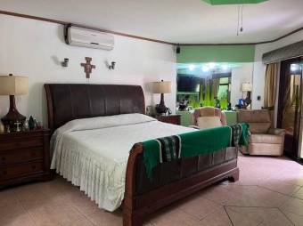 Se vende espaciosa casa con piscina en Uruca Santa Ana 25-1144 Se vende espaciosa casa con piscina en Uruca Santa Ana 25-1144