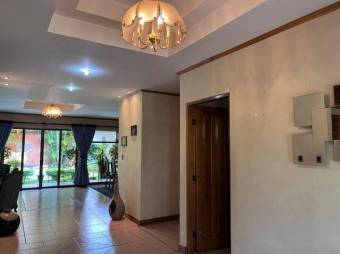 Se vende espaciosa casa con piscina en Uruca Santa Ana 25-1144 Se vende espaciosa casa con piscina en Uruca Santa Ana 25-1144