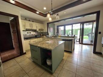 Se vende casa con lote de 1,500m2 en Santo Domingo Heredia 24-1688 Se vende casa con lote de 1,500m2 en Santo Domingo Heredia 24-1688