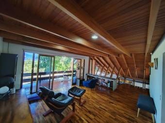 Se vende moderna casa con amplio lote en Santo Tomas Heredia 24-1570 Se vende moderna casa con amplio lote en Santo Tomas Heredia 24-1570