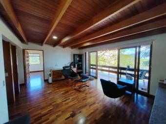 Se vende moderna casa con amplio lote en Santo Tomas Heredia 24-1570 Se vende moderna casa con amplio lote en Santo Tomas Heredia 24-1570