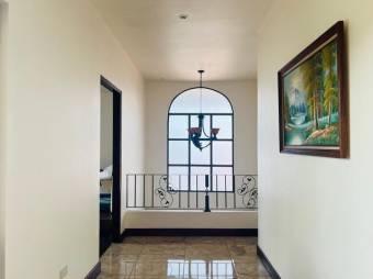 Se vende moderna casa con amplio lote en Vázquez de coronado 25-1283 Se vende moderna casa con amplio lote en Vázquez de coronado 25-1283