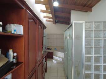 Se vende espaciosa casa con amplio lote en Vázquez de Coronado 23-1463 Se vende espaciosa casa con amplio lote en Vázquez de Coronado 23-1463