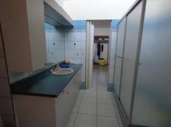 Se vende espaciosa casa con amplio lote en Vázquez de Coronado 23-1463 Se vende espaciosa casa con amplio lote en Vázquez de Coronado 23-1463