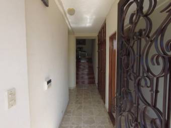 Se vende espaciosa casa con amplio lote en Vázquez de Coronado 23-1463 Se vende espaciosa casa con amplio lote en Vázquez de Coronado 23-1463