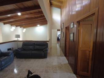 Se vende espaciosa casa con amplio lote en Vázquez de Coronado 23-1463 Se vende espaciosa casa con amplio lote en Vázquez de Coronado 23-1463