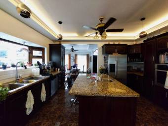 Se vende moderna casa con patio y terraza en condómino de Guácima Alajuela 24-919 Se vende moderna casa con patio y terraza en condómino de Guácima Alajuela 24-919