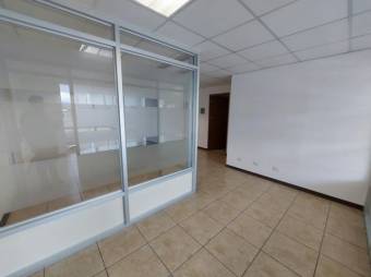 Se alquila oficina en moderno edificio de Paseo Colón 25-1443