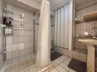 Mixed-use house for sale on Main Street, Desamparados Mixed-use house for sale on Main Street, Desamparados