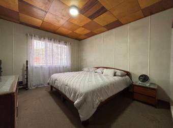 Mixed-use house for sale on Main Street, Desamparados Mixed-use house for sale on Main Street, Desamparados