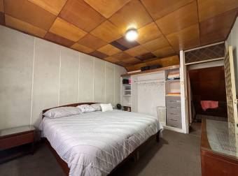 Mixed-use house for sale on Main Street, Desamparados Mixed-use house for sale on Main Street, Desamparados