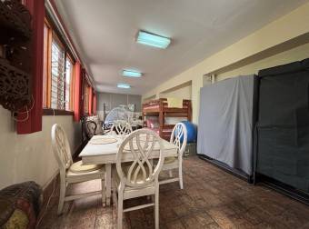 Mixed-use house for sale on Main Street, Desamparados Mixed-use house for sale on Main Street, Desamparados