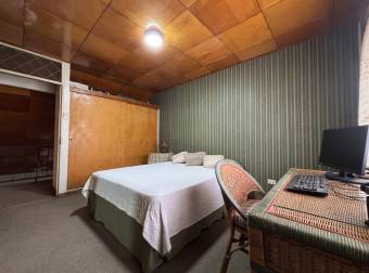 Mixed-use house for sale on Main Street, Desamparados Mixed-use house for sale on Main Street, Desamparados