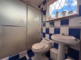 Mixed-use house for sale on Main Street, Desamparados Mixed-use house for sale on Main Street, Desamparados