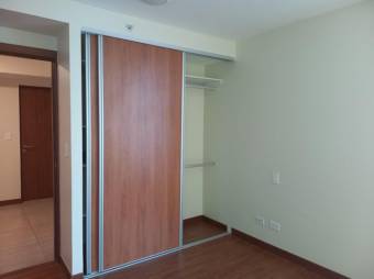 Se alquila apartamento en torre de Mondes de Oca 25-1659