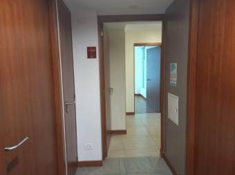 Se alquila apartamento en torre de Mondes de Oca 25-1659
