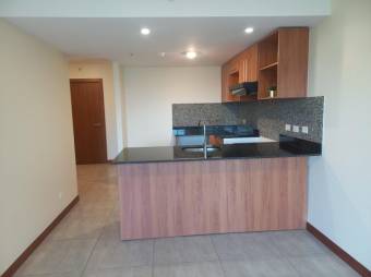 Se alquila apartamento en torre de Mondes de Oca 25-1659