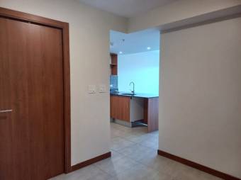 Se alquila apartamento en torre de Mondes de Oca 25-1659