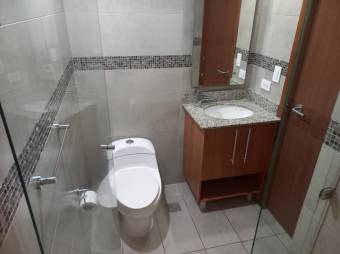 Se alquila apartamento en torre de Mondes de Oca 25-1659