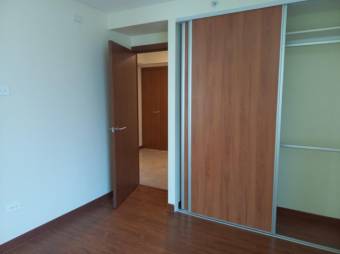 Se alquila apartamento en torre de Mondes de Oca 25-1659