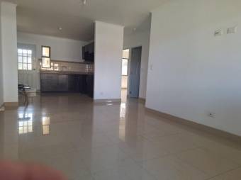 Se alquila espaciosa casa en condominio de Guácima 25-1280