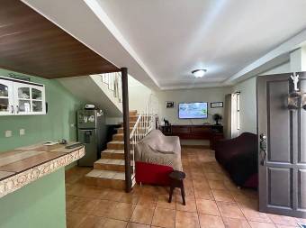 Se vende Propiedad con 2 Apartamentos   Santa Bárbara Heredia.   (Dúplex)      