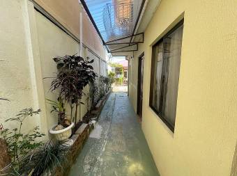 Se vende Propiedad con 2 Apartamentos   Santa Bárbara Heredia.   (Dúplex)      