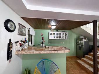 Se vende Propiedad con 2 Apartamentos   Santa Bárbara Heredia.   (Dúplex)      