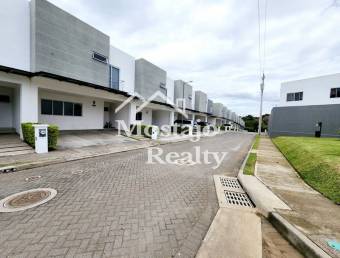 Venta de casa nueva, Condominio Piamonte, Brasil de Mora