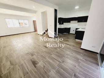 Venta de casa nueva, Condominio Piamonte, Brasil de Mora