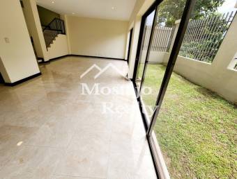 Venta de casa moderna en Condominio Hacienda Paraiso, Santa Ana