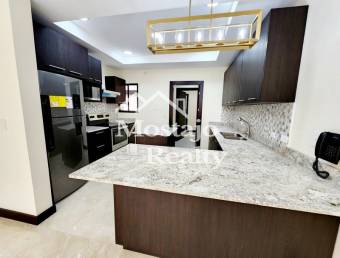 Venta de casa moderna en Condominio Hacienda Paraiso, Santa Ana