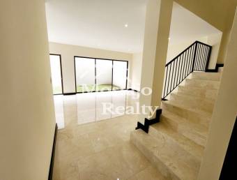 Venta de casa moderna en Condominio Hacienda Paraiso, Santa Ana