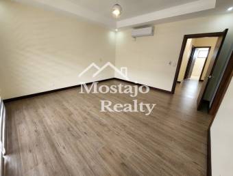 Venta de casa moderna en Condominio Hacienda Paraiso, Santa Ana