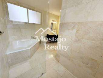 Venta de casa moderna en Condominio Hacienda Paraiso, Santa Ana