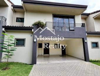 Venta de casa moderna en Condominio Hacienda Paraiso, Santa Ana
