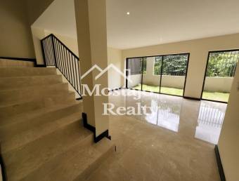 Venta de casa moderna en Condominio Hacienda Paraiso, Santa Ana