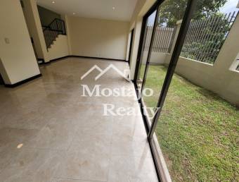 Venta de casa moderna en Condominio Hacienda Paraiso, Santa Ana