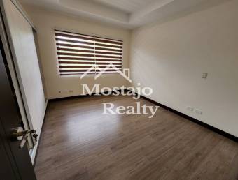 Venta de casa moderna en Condominio Hacienda Paraiso, Santa Ana