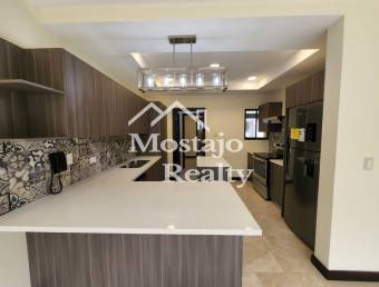 Venta de casa moderna en Condominio Hacienda Paraiso, Santa Ana