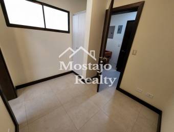 Venta de casa moderna en Condominio Hacienda Paraiso, Santa Ana