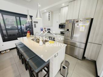 Venta de Casa, Condominio, Santa Ana centro